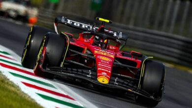 Carlos Sainz hace delirar a los fanáticos de Ferrari en Monza